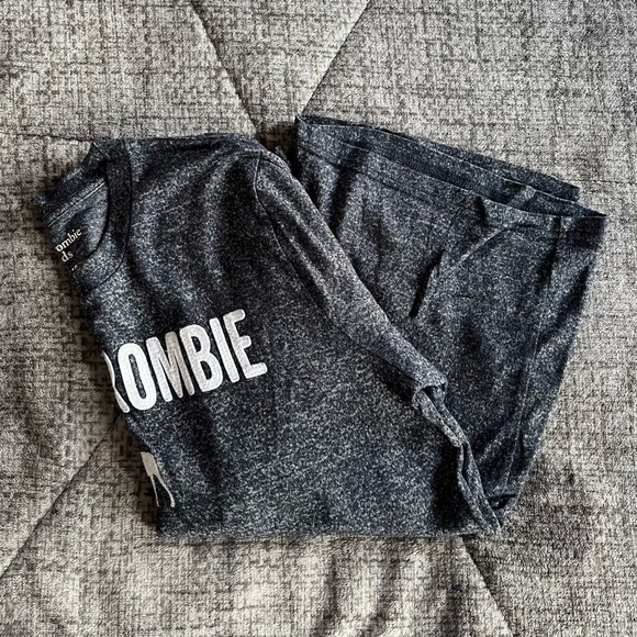 Abercrombie Long Sleeve - Picture 2 of 2
